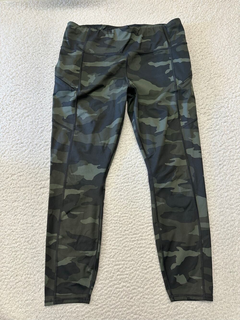Athleta Camo Contender 7/8 Leggings Large
